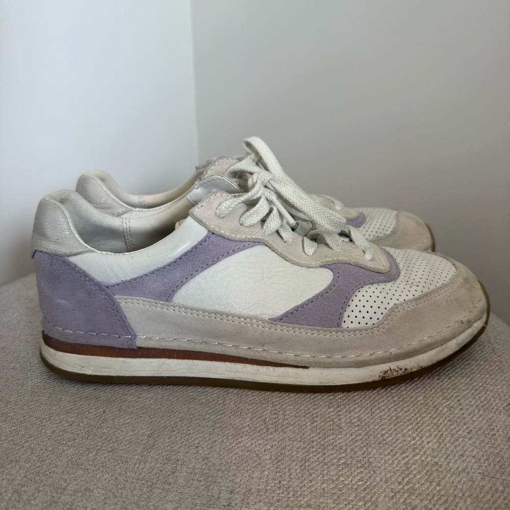 Clarks Women's CraftRun Tor Lavender and White Leather Suede Sneaker (8.5)
